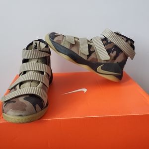 Nike Lebron James soldier camo